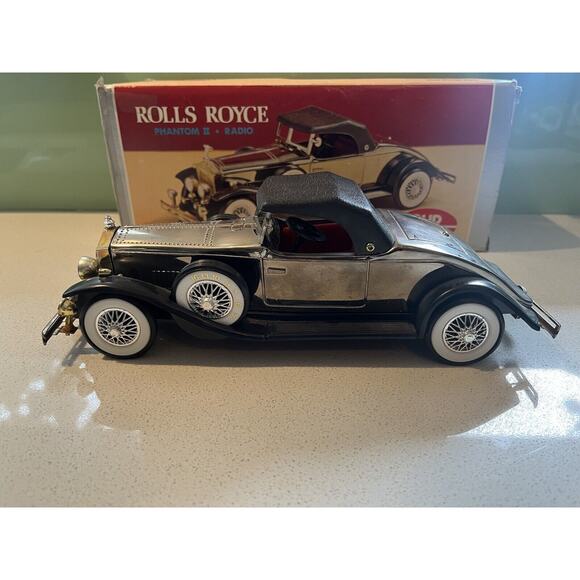 MODEL 1930S ROLLS ROYCE PHANTOM II SOLID STATE CAR AM TRANSISTOR RADIO W/ BOX - Picture 2 of 8